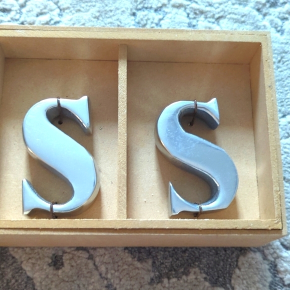 NWT Metal Letters "Kiss" Silver Freestanding - Picture 4 of 4
